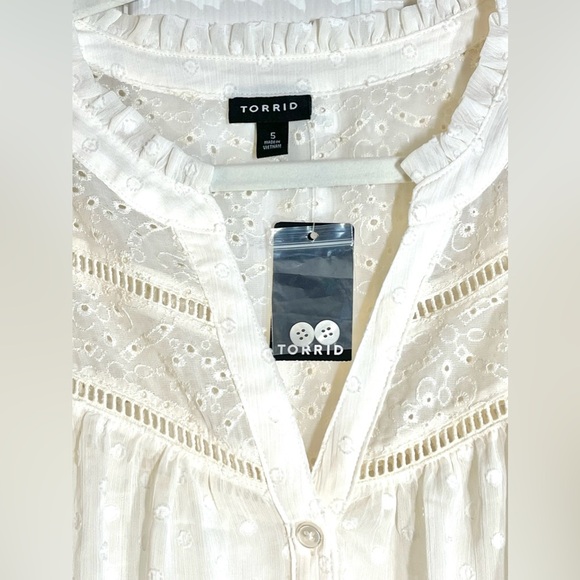 NWT Torrid Women's Plus Size Chiffon Clip Dot Eyelet Top, Size 5 - Picture 5 of 7